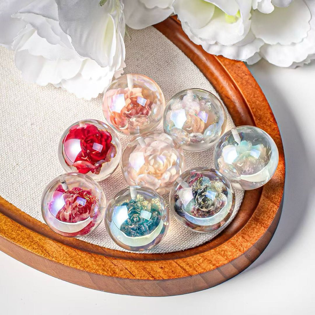 [開封]NEW.約 25mm 半穴丸ビーズをメインに、16mm 貫通穴花型ビーズがセットになった DIY 手芸パーツ。接着加工と紐通しアクセサリー両方に対応
