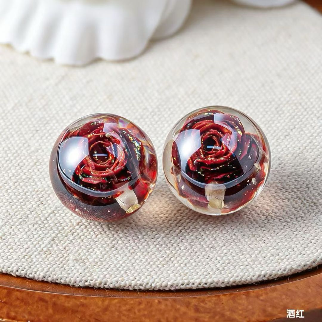 [開封]NEW.約 25mm 半穴丸ビーズをメインに、16mm 貫通穴花型ビーズがセットになった DIY 手芸パーツ。接着加工と紐通しアクセサリー両方に対応