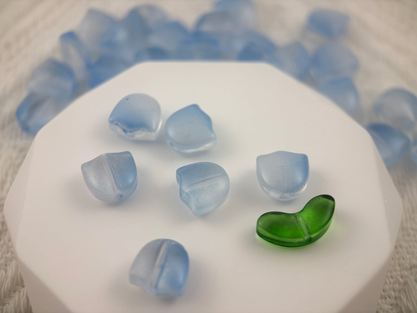 [開封] NEW.穴付き葉っぱビーズ DIY 手作りパーツ