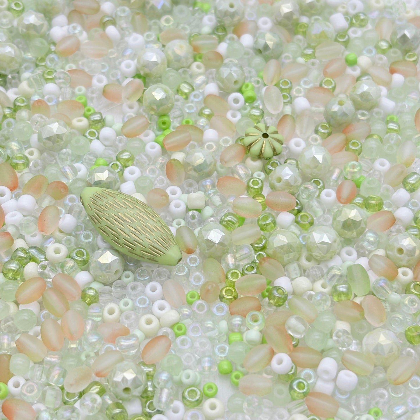 [開封] NEW.繊細サイズ 色とりどり多形状ミックスビーズ